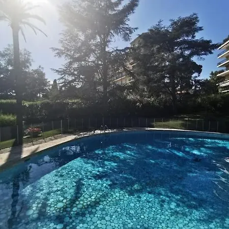 2 Bedrooms Seafront 公寓 戛纳
