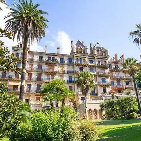 2 Bedrooms Seafront *