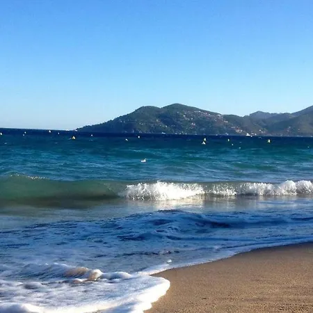 2 Bedrooms Seafront Lägenhet Cannes