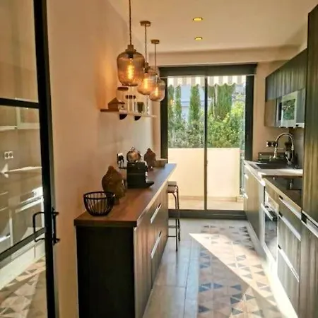 2 Bedrooms Seafront * 戛纳