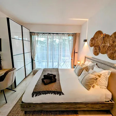 2 Bedrooms Seafront Lägenhet Cannes