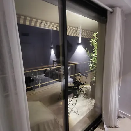 2 Bedrooms Seafront *