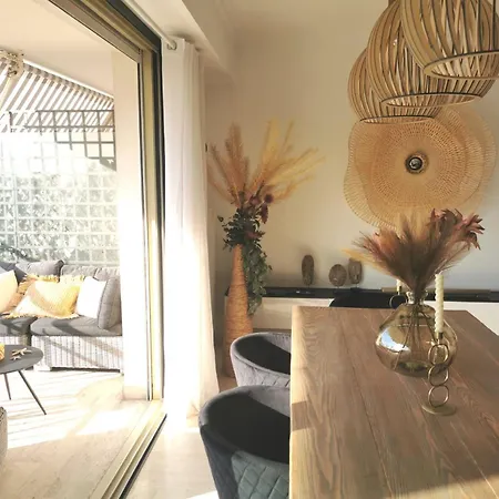 2 Bedrooms Seafront 公寓 *