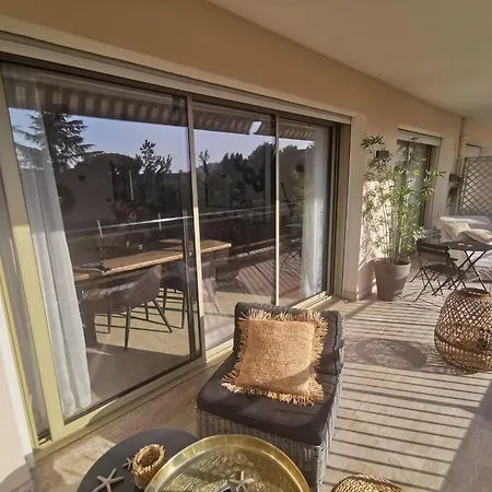 2 Bedrooms Seafront Lägenhet Cannes