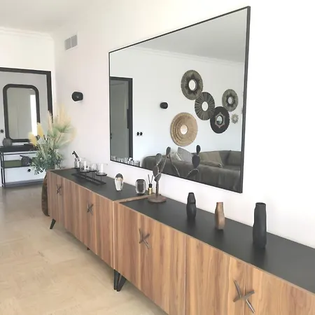 2 Bedrooms Seafront Cannes