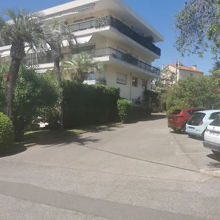 2 Bedrooms Seafront Appartement