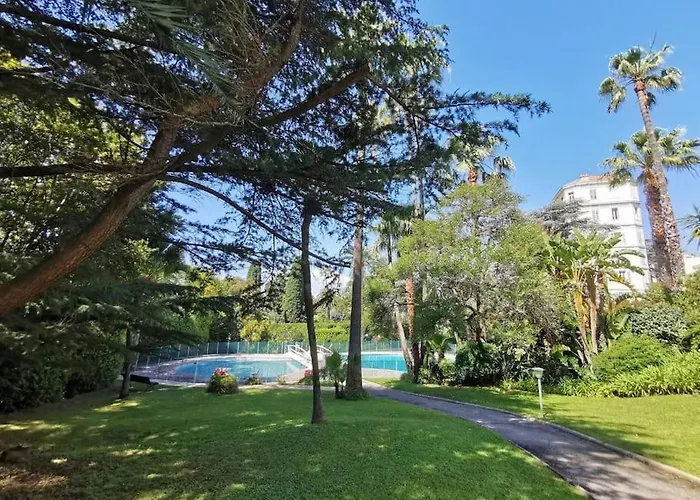 2 Bedrooms Seafront Lejlighed Cannes