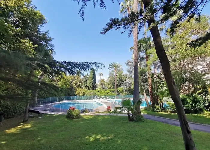 2 Bedrooms Seafront *