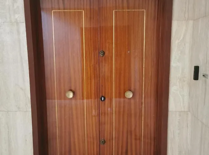 2 Bedrooms Seafront *