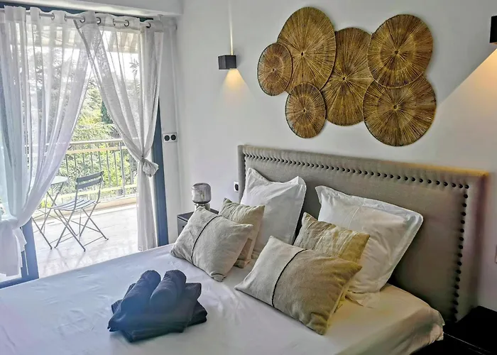 2 Bedrooms Seafront Lejlighed Cannes