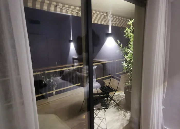 2 Bedrooms Seafront *