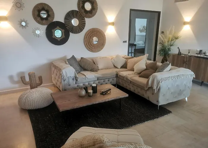 2 Bedrooms Seafront Apartamento