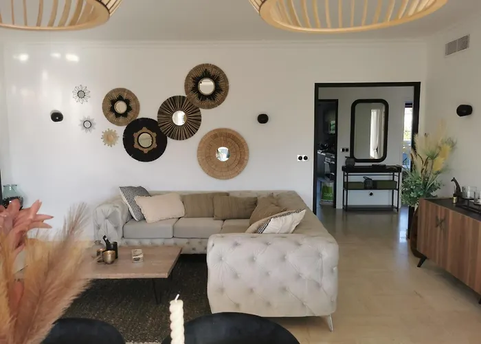 2 Bedrooms Seafront * Cannes