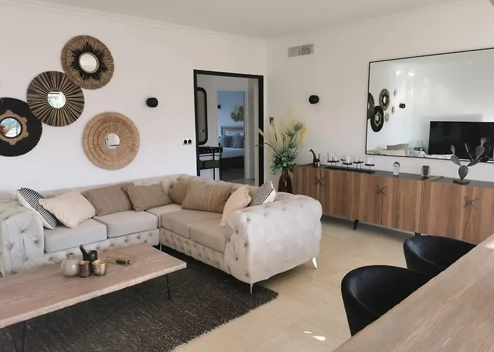 2 Bedrooms Seafront Apartamento