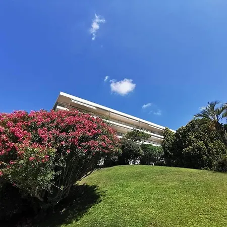 Апартаменты 2 Bedrooms Seafront Канны