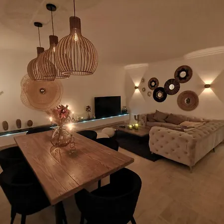 2 Bedrooms Seafront * Канны