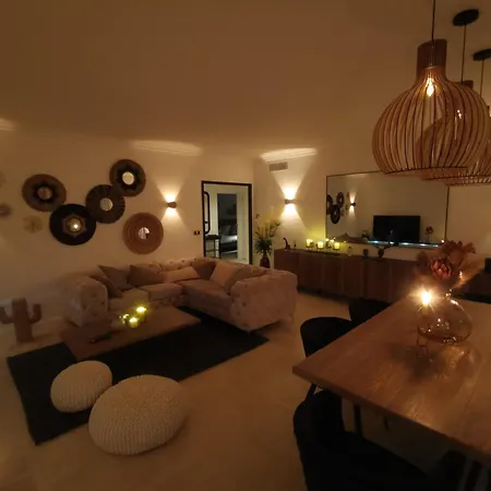 2 Bedrooms Seafront Apartmán *