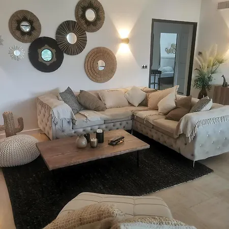 2 Bedrooms Seafront Apartmán