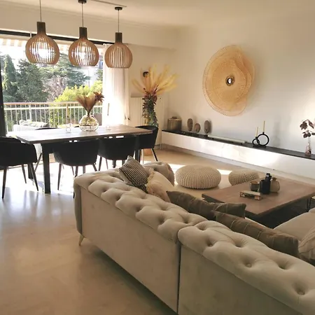 2 Bedrooms Seafront Apartmán *