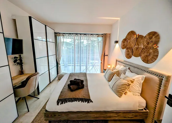 2 Bedrooms Seafront شقة كان