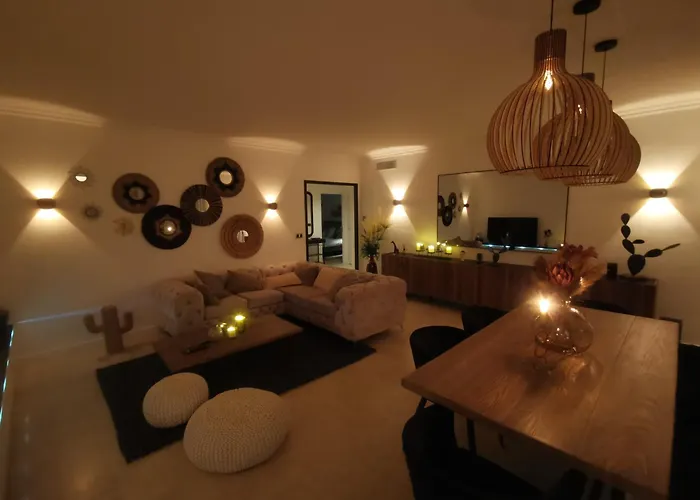 2 Bedrooms Seafront شقة *