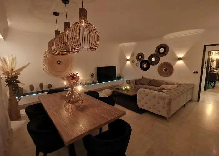2 Bedrooms Seafront * كان