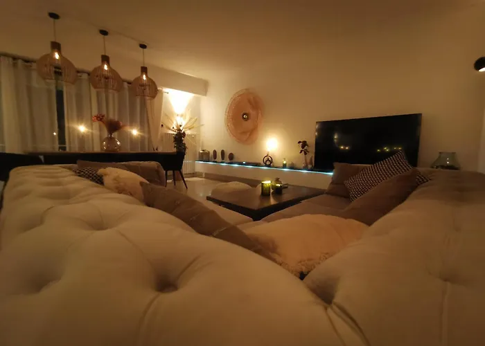 2 Bedrooms Seafront شقة كان