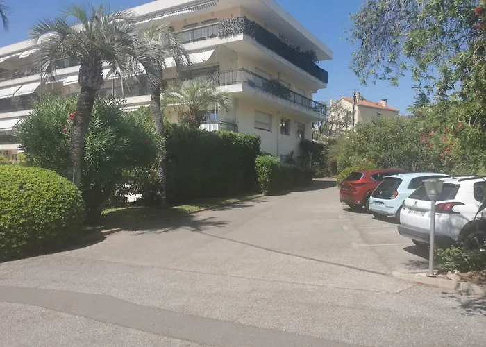 2 Bedrooms Seafront شقة